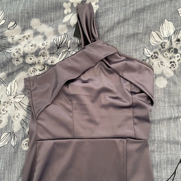 “Molly” high slit one-shoulder gown - Picture 8 of 9